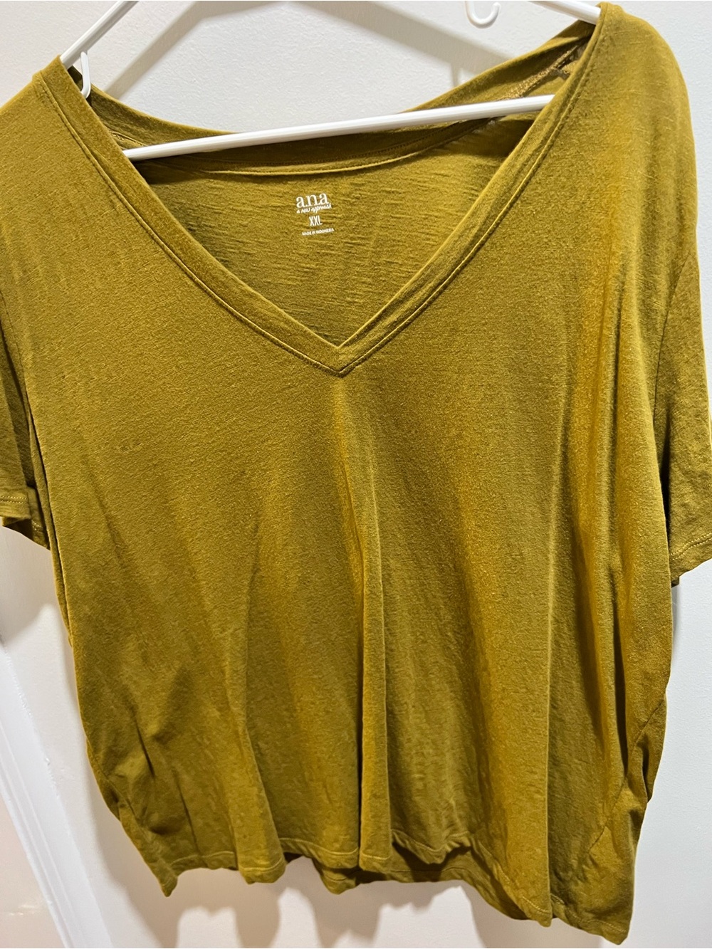 a.n.a Relaxed V-Neck Short Sleeve Top in Olive